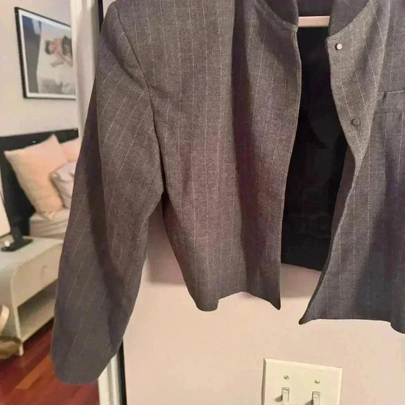 MANGO Padded Pinstripe shoulder jacket NWT - Picture 6 of 8